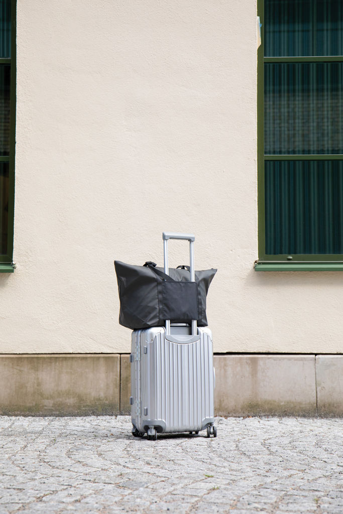 VINGA Livorno Wochenendtasche aus GRS-recyceltem Polyester, schwarz