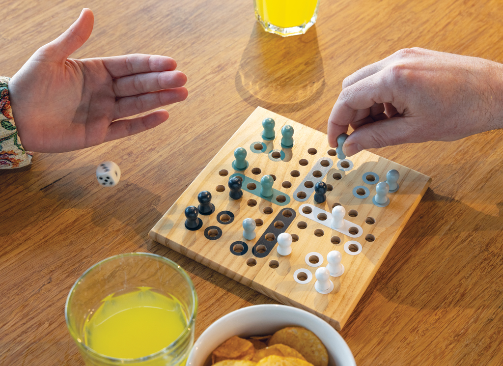 Claire Ludo-Spiel aus Holz mit FSC 100% Zertifizierung, gravierbar