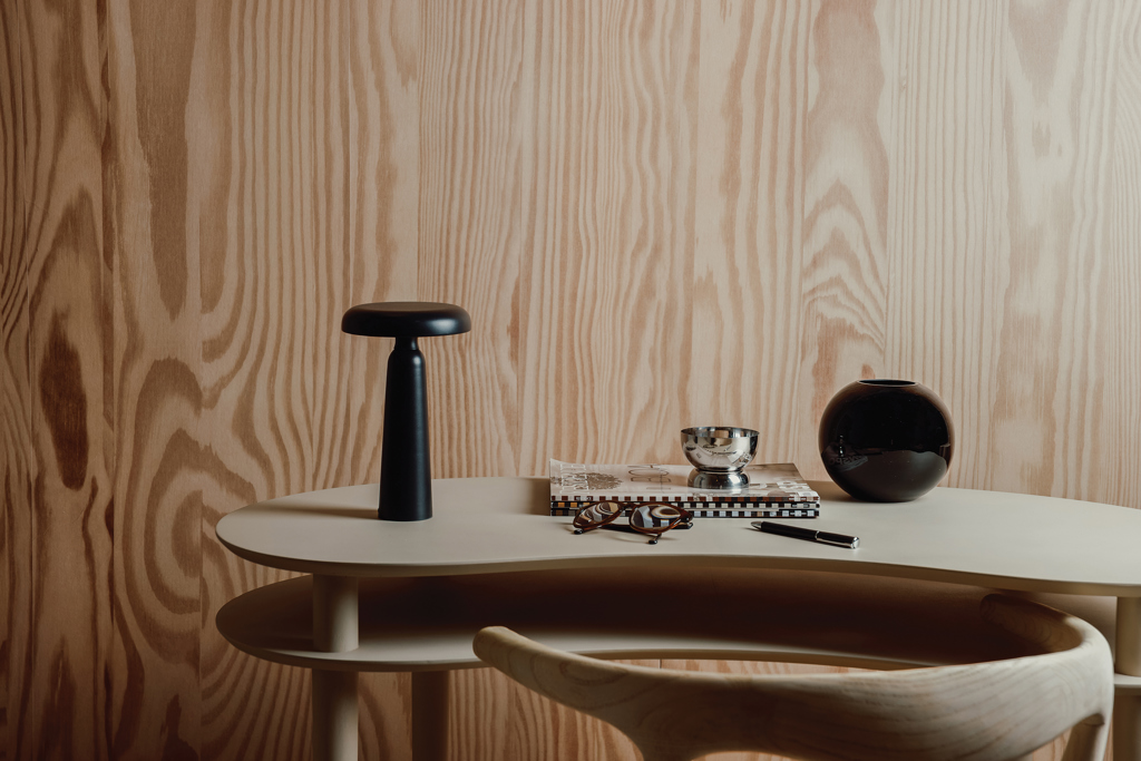 VINGA Avery RCS Akku-Tischlampe mit Touch-Dimmer und USB-C