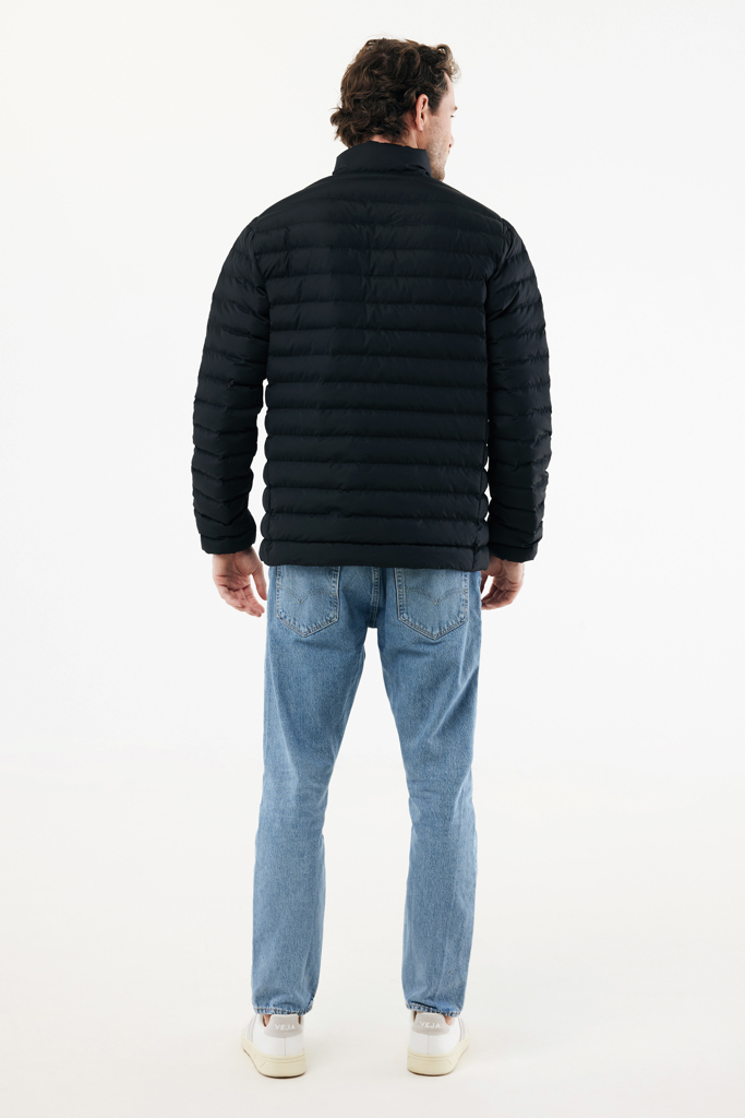 IQONIQ Maiko Herren Steppjacke aus 100% recyceltem Polyester IQONIQ Maiko Herren Steppjacke aus 100% recyceltem Polyester