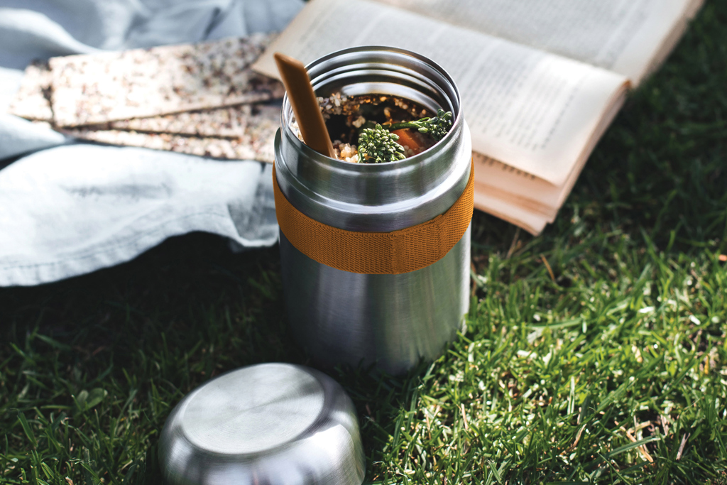 Black+Blum Food Flask 400 ml — vakuumisolierte Edelstahl-Thermobox mit Schöpflöffel Black+Blum Food Flask 400 ml — vakuumisolierte Edelstahl-Thermobox mit Schöpflöffel