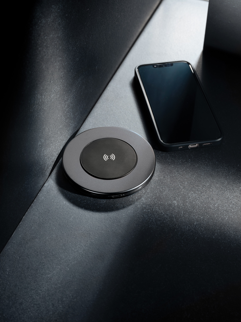 Terra Wireless Charger 10W aus RCS-recyceltem Aluminium