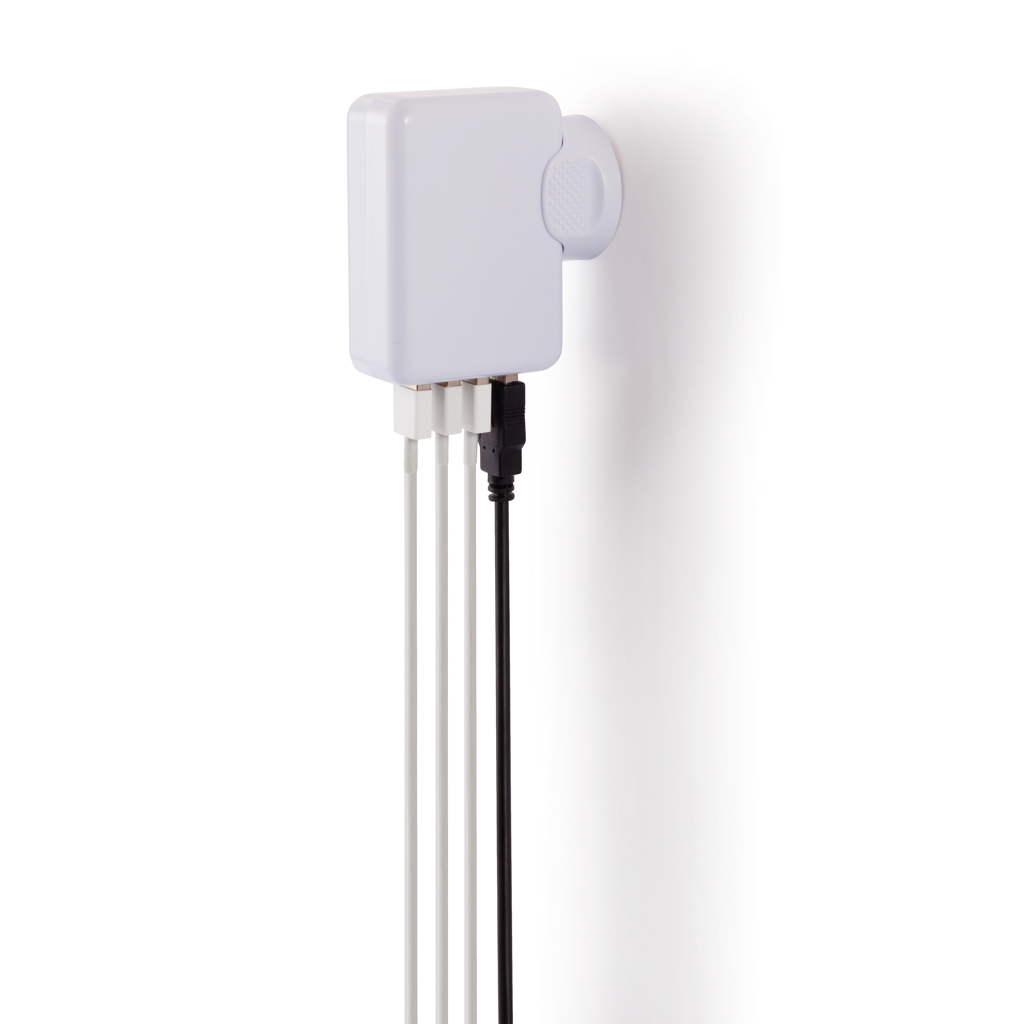 XD Collection Reiseadapter mit 4-fach USB-Anschluss – mit Logo bedruckbar