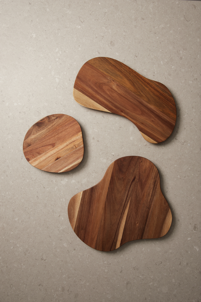 VINGA Veia Servierbrett M aus FSC-Akazienholz mit Lasergravur VINGA Veia Servierbrett M aus FSC-Akazienholz mit Lasergravur