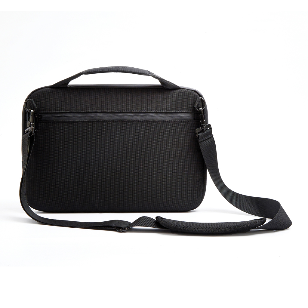 XD Design 16 Zoll Laptoptasche aus rPET, schwarz, mit Logo bedruckbar