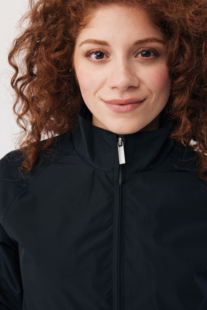 IQONIQ Odin Urban Jacke aus 100 % recyceltem Polyester, GRS-zertifiziert, mit individueller Stickerei oder Druck