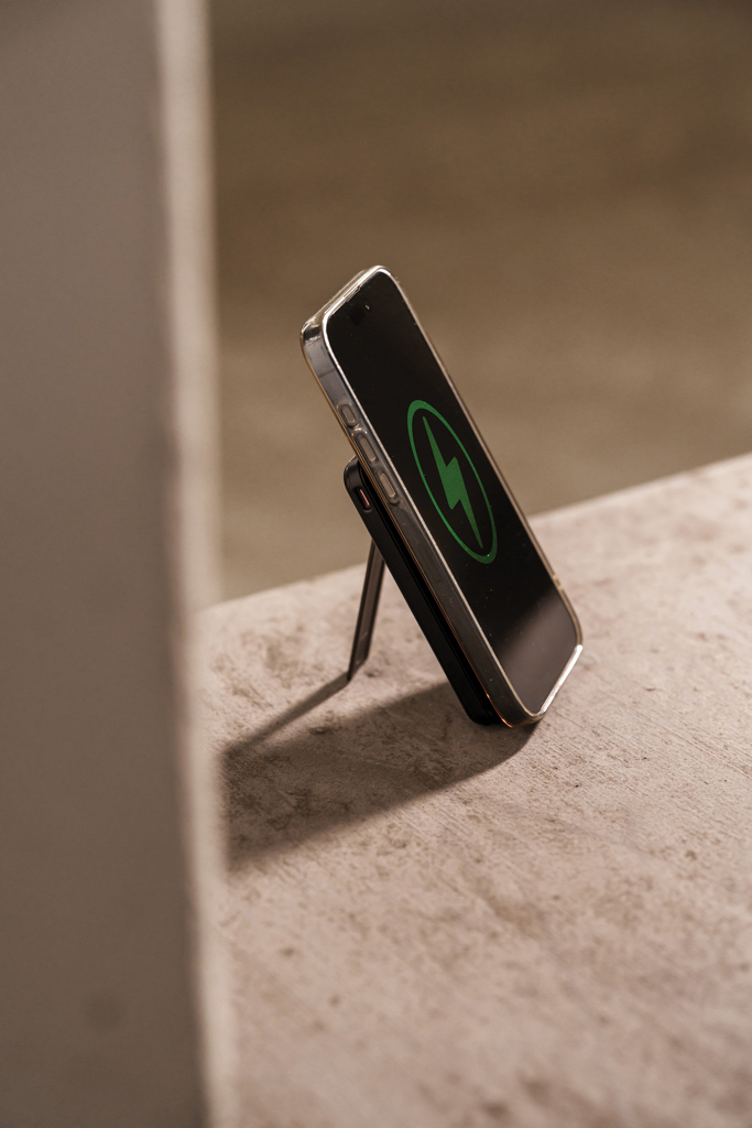 Urban Vitamin Redwood 5-in-1 Powerbank 5.000 mAh mit MagSafe und 20 W PD Urban Vitamin Redwood 5-in-1 Powerbank 5.000 mAh mit MagSafe und 20 W PD
