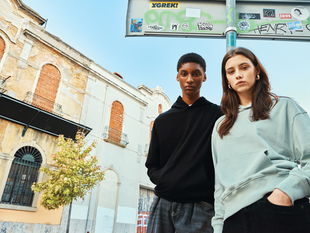 iqoniq Yoho Relax-Hoodie 340 g/m² aus 50 % recycelter & 50 % Bio-Baumwolle, bestickbar & bedruckbar