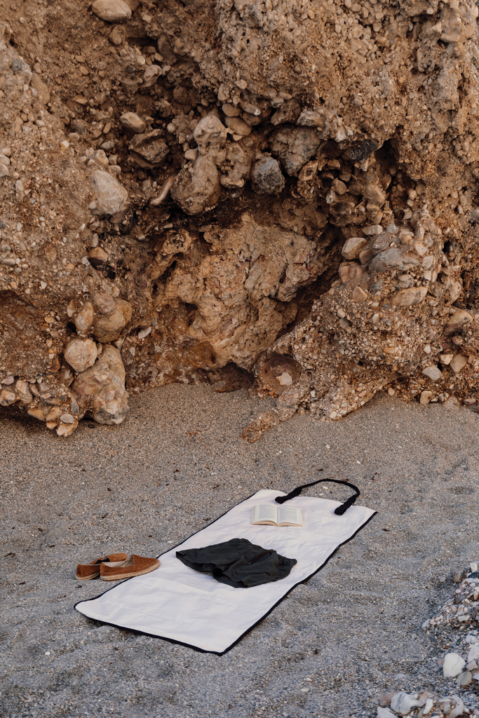 VINGA Volonne AWARE™ Strandmatte aus recyceltem Canvas mit Tragegriff und Tasche – bedruckbar