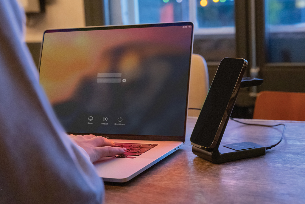 Urban Vitamin Fairfield 3-in-1 Wireless Charger aus recyceltem ABS Urban Vitamin Fairfield 3-in-1 Wireless Charger aus recyceltem ABS