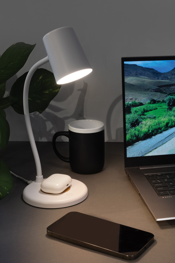 Zenara 15W Wireless Charger mit Schreibtischlampe aus recyceltem ABS und FSC-Kork Zenara 15W Wireless Charger mit Schreibtischlampe aus recyceltem ABS und FSC-Kork