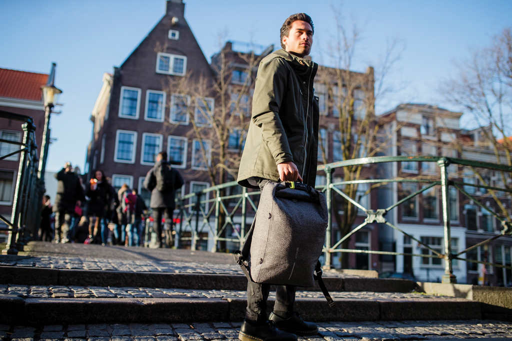 XD Design Urban Anti-Diebstahl-Rucksack – schnitthemmend, mit 15,6-Zoll-Laptopfach und Zahlenschloss