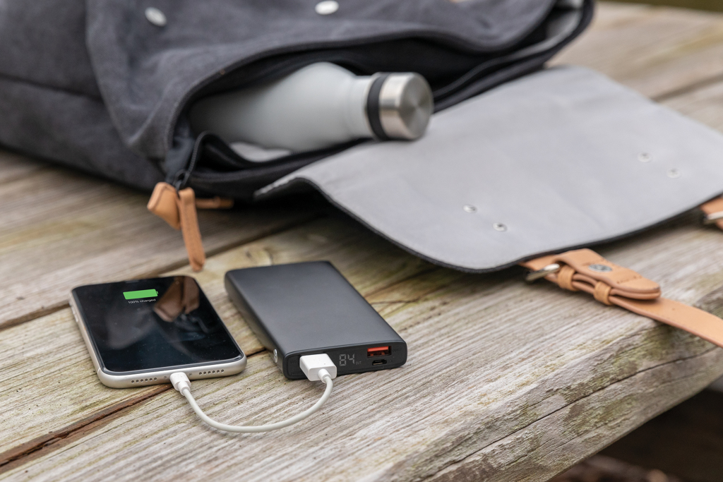 Powerbank 10.000 mAh 18W PD Aluminium, PVC-frei schwarz Powerbank 10.000 mAh 18W PD Aluminium, PVC-frei schwarz