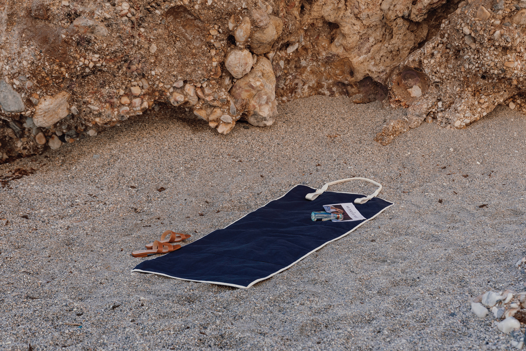 VINGA Volonne AWARE™ Strandmatte aus recyceltem Canvas mit Tragegriff und Tasche – bedruckbar VINGA Volonne AWARE™ Strandmatte aus recyceltem Canvas mit Tragegriff und Tasche – bedruckbar