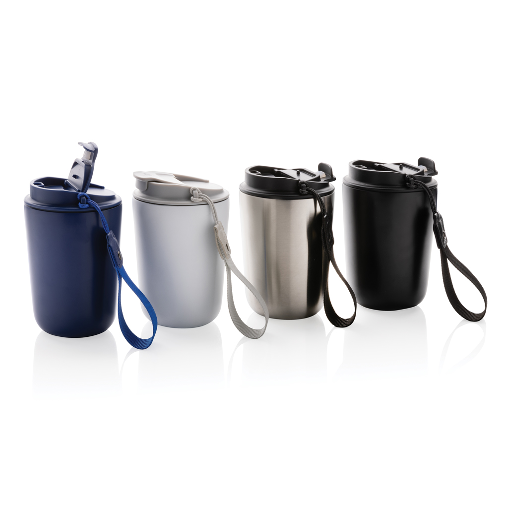 XD Collection Cuppa Vakuumbecher 380 ml aus RCS-Edelstahl mit Umhängeband – inkl. Lasergravur oder 360°-Digitaldruck XD Collection Cuppa Vakuumbecher 380 ml aus RCS-Edelstahl mit Umhängeband – inkl. Lasergravur oder 360°-Digitaldruck