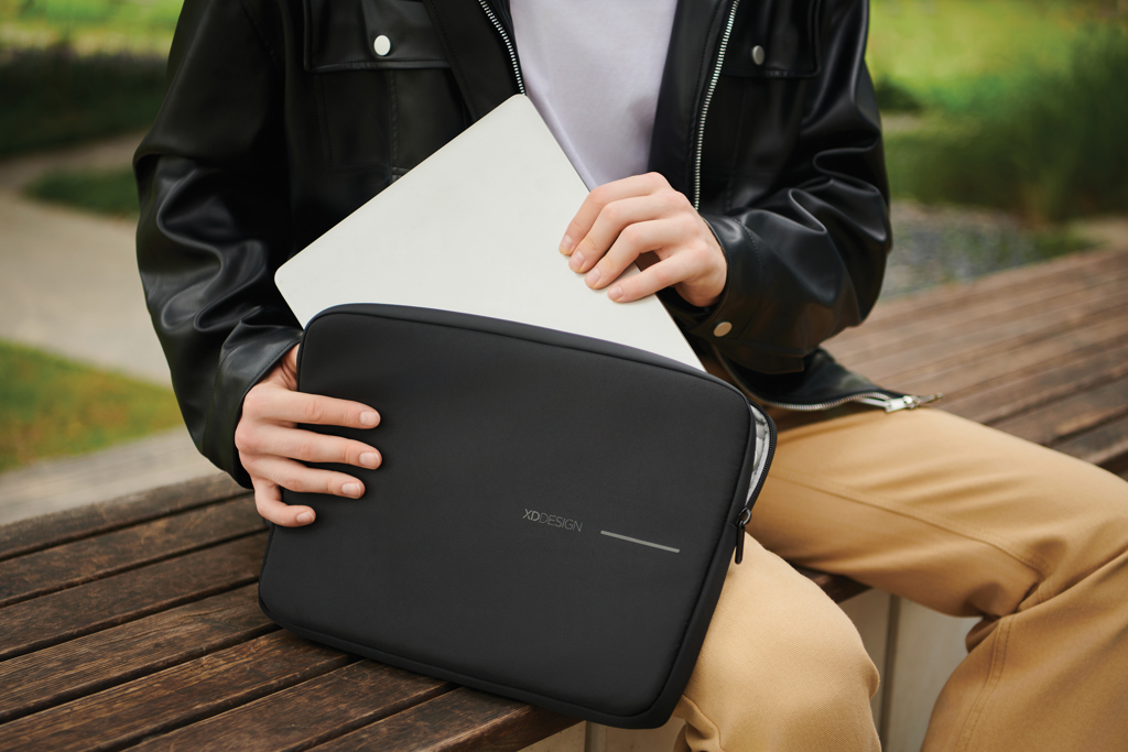 XD Design Laptop Sleeve 14 Zoll aus rPET, schwarz – mit Logodruck