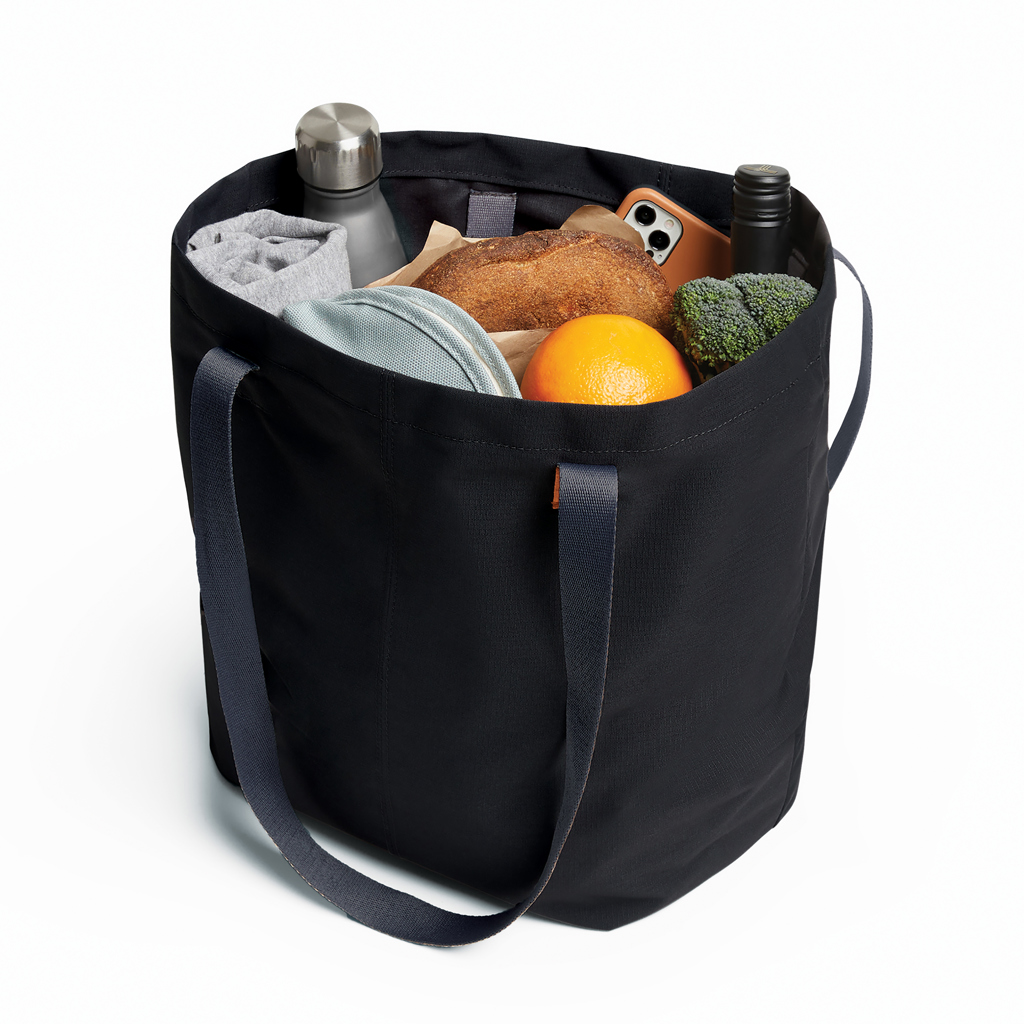 Bellroy Market Tote Einkaufstasche aus recyceltem PET, faltbar mit Flaschen-Sleeves Bellroy Market Tote Einkaufstasche aus recyceltem PET, faltbar mit Flaschen-Sleeves