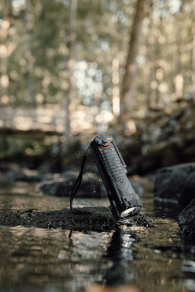 Nordic Drift Everest IPX8 Kurbel-Taschenlampe mit Powerbank, mit Logo bedruckbar
