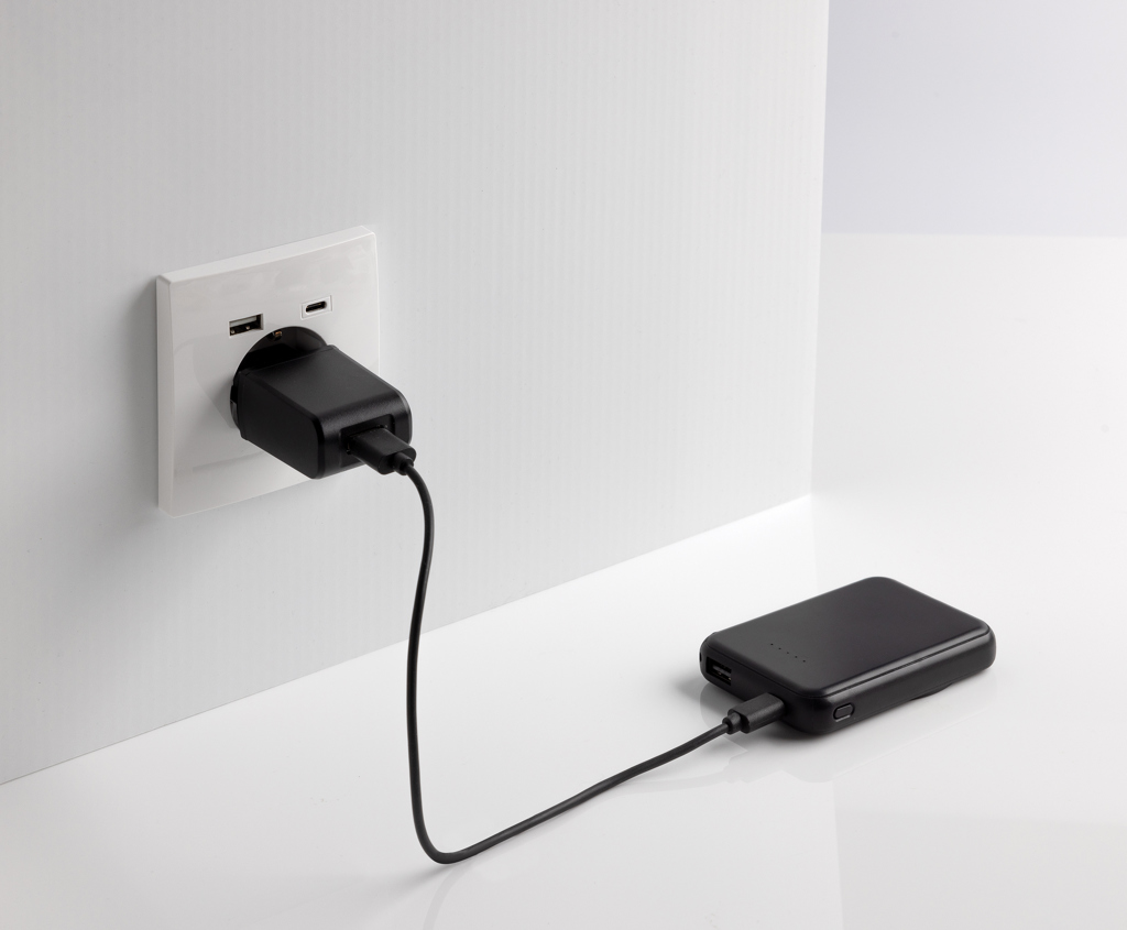 XD Collection Stellar 5.000 mAh Magnet-Powerbank mit kabellosem 5W-Laden, RCS-recyceltes ABS