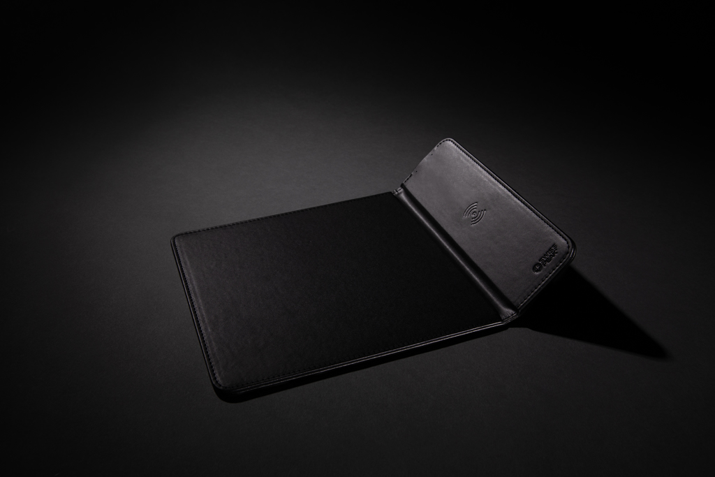 Swiss Peak Mauspad mit 10W Wireless-Charger, PU recycelt Swiss Peak Mauspad mit 10W Wireless-Charger, PU recycelt
