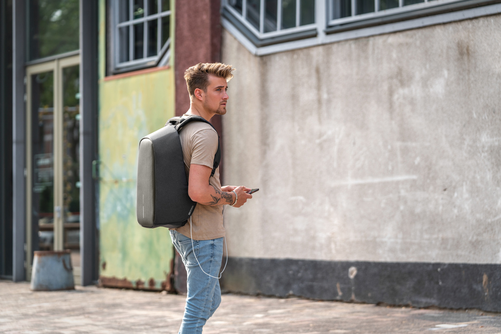 XD Design Bobby Hero Regular Anti-Diebstahl-Rucksack aus rPET mit Logodruck XD Design Bobby Hero Regular Anti-Diebstahl-Rucksack aus rPET mit Logodruck