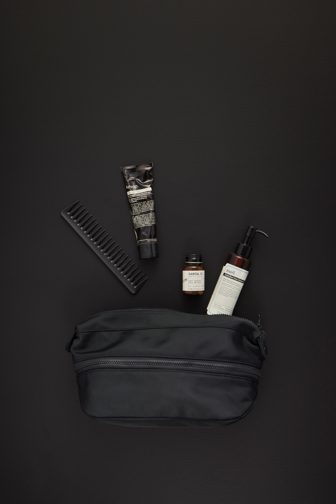 VINGA Baltimore Neo RCS erweiterbare Kulturtasche 5,5–7 l mit Logo VINGA Baltimore Neo RCS erweiterbare Kulturtasche 5,5–7 l mit Logo