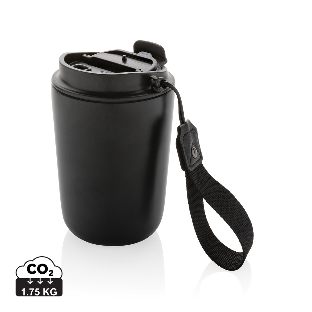 XD Collection Cuppa Vakuumbecher 380 ml aus RCS-Edelstahl mit Umhängeband – inkl. Lasergravur oder 360°-Digitaldruck