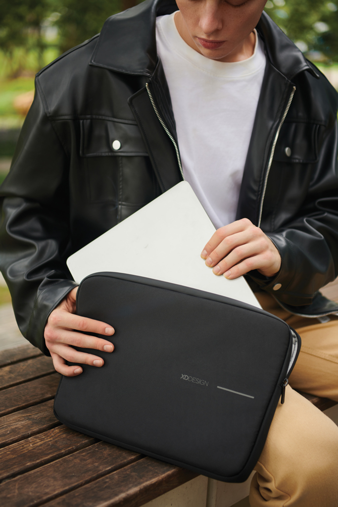 XD Design Laptop Sleeve 14 Zoll aus rPET, schwarz – mit Logodruck XD Design Laptop Sleeve 14 Zoll aus rPET, schwarz – mit Logodruck