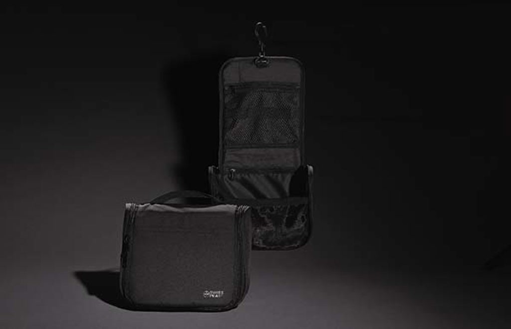 Swiss Peak Lohan AWARE Kosmetiktasche recycelt, schwarz, bedruckbar