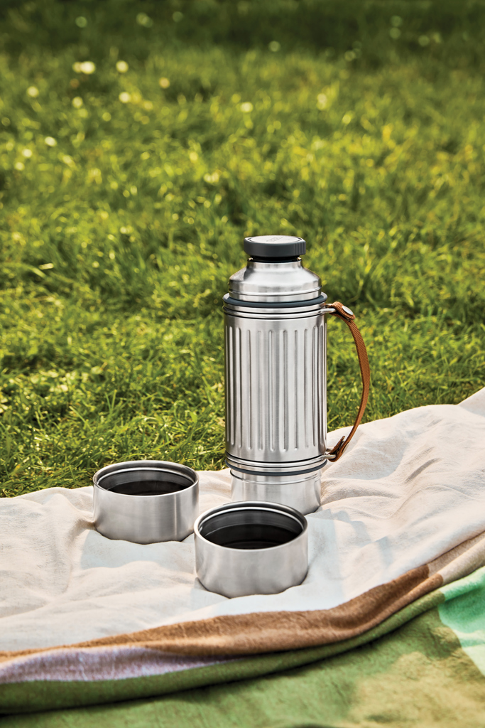 Black+Blum Explorer Flasche Duo 1L Edelstahl Vakuum mit 2 Bechern – mit Logo veredelbar