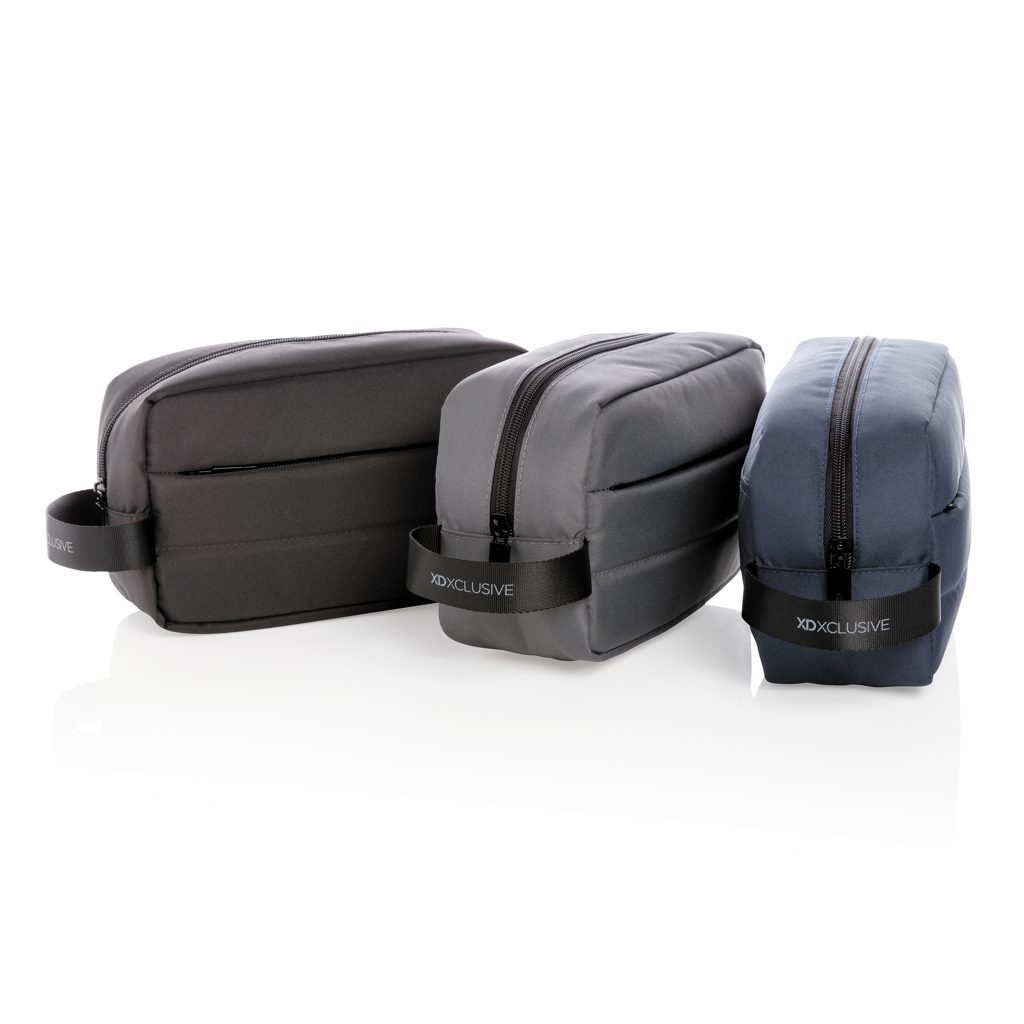 XD Xclusive Impact AWARE RPET Kulturtasche aus 9 PET-Flaschen XD Xclusive Impact AWARE RPET Kulturtasche aus 9 PET-Flaschen