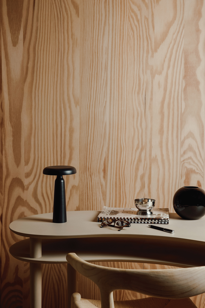 VINGA Avery RCS Akku-Tischlampe mit Touch-Dimmer und USB-C