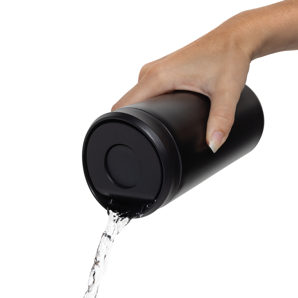 Avira Alix Klickbecher 400 ml — RCS-Recycling-Stahl mit One-Click-Deckel