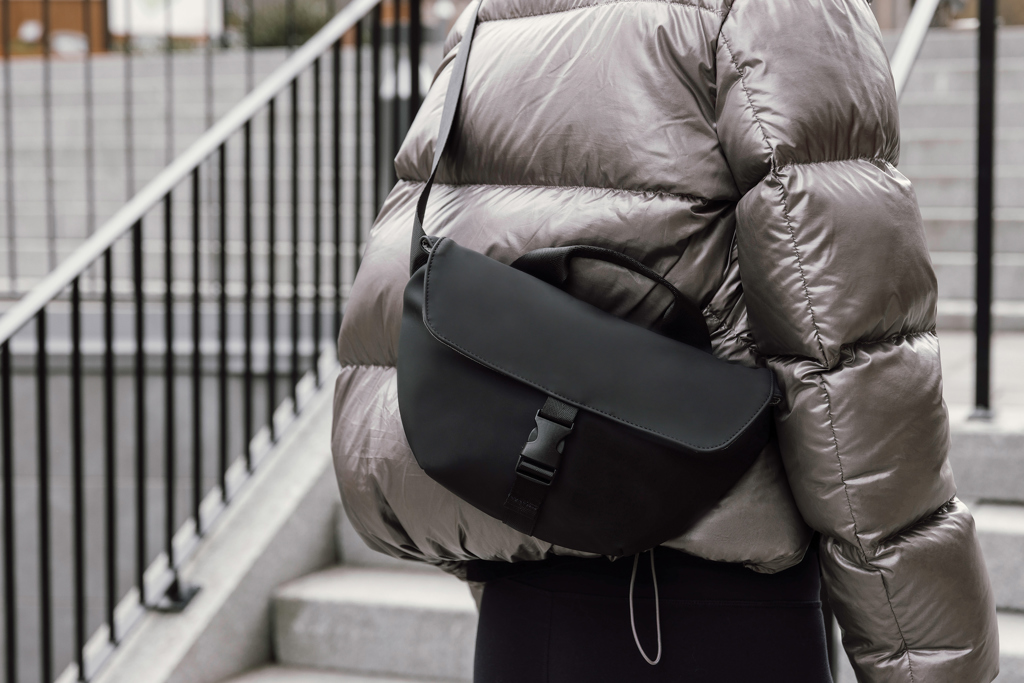 VINGA Baltimore RCS Sling-Bag aus recyceltem Polyester