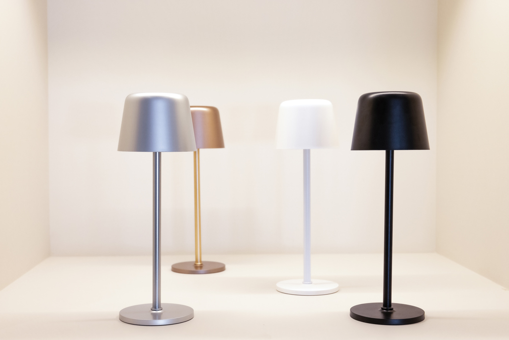 XD Collection Zenic USB-Tischleuchte aus RCS-recyceltem ABS mit Touch-Dimmer XD Collection Zenic USB-Tischleuchte aus RCS-recyceltem ABS mit Touch-Dimmer