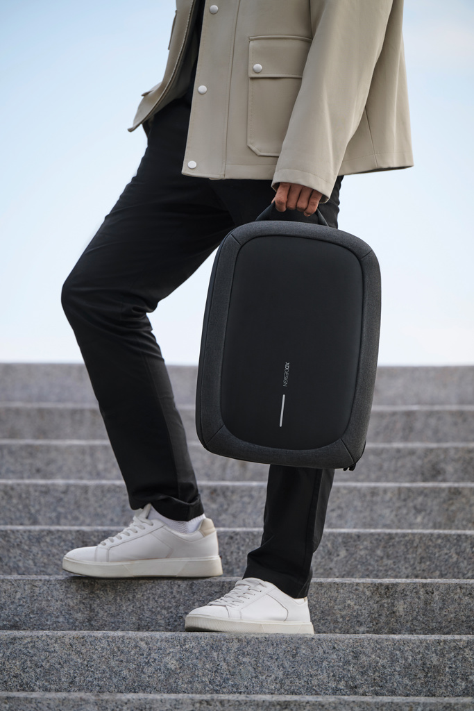 XD Design Bobby Edge Anti-Diebstahl-Rucksack aus R-PET mit RFID-Schutz und Logo-Veredelung