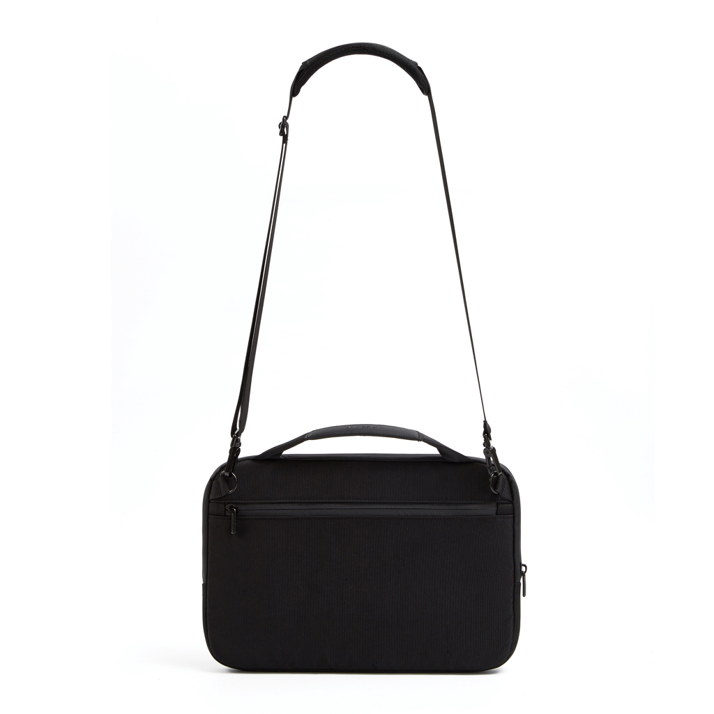 XD Design 16 Zoll Laptoptasche aus rPET, schwarz, mit Logo bedruckbar XD Design 16 Zoll Laptoptasche aus rPET, schwarz, mit Logo bedruckbar