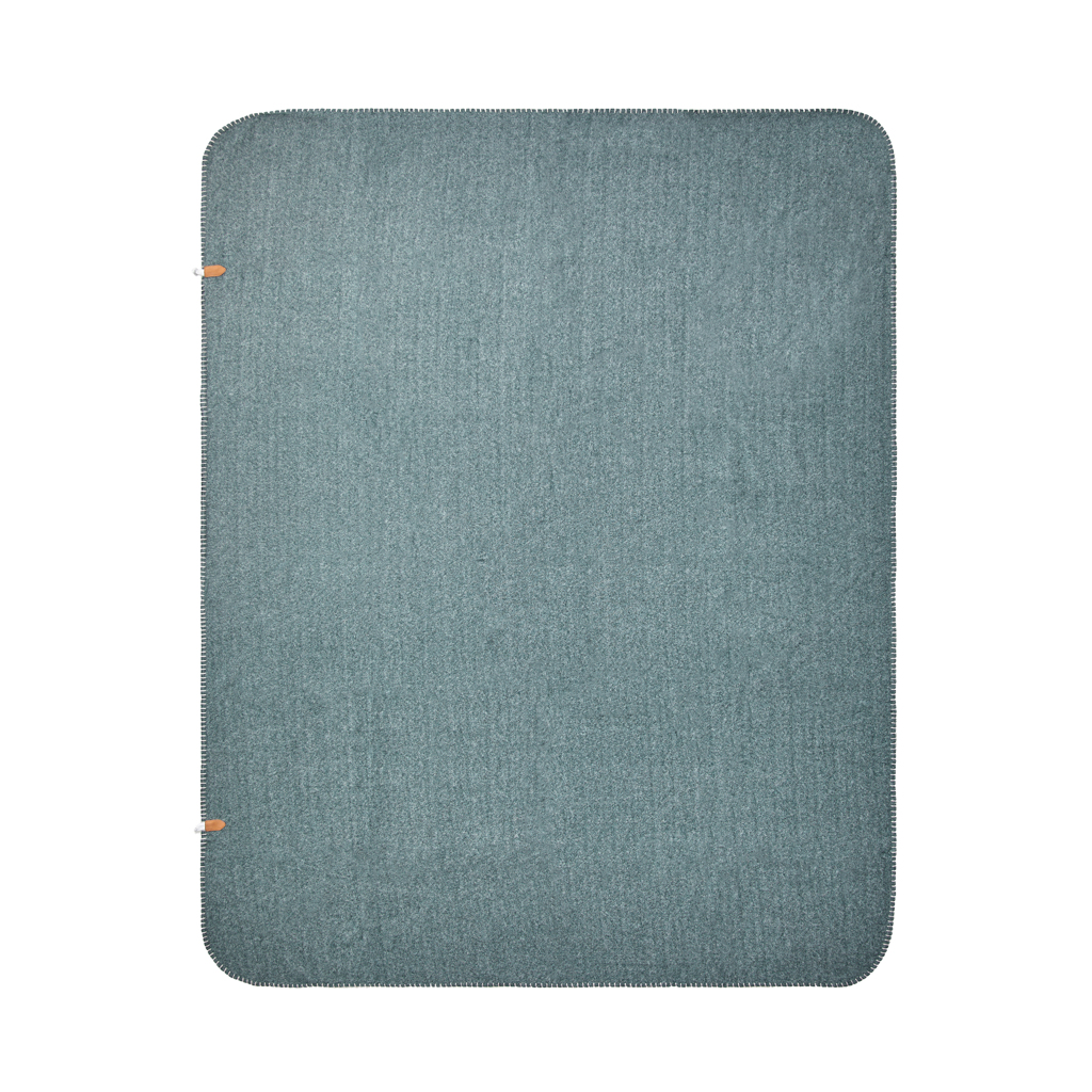 VINGA Bilton Fleecedecke Upcycling 190g/m² mit Stickerei-Veredelung VINGA Bilton Fleecedecke Upcycling 190g/m² mit Stickerei-Veredelung
