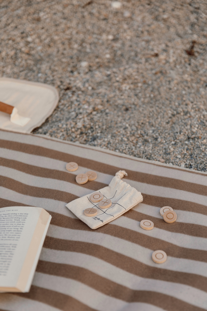 VINGA Tic-Tac-Toe Mini-Reisespiel aus FSC-Holz mit Canvas-Beutel