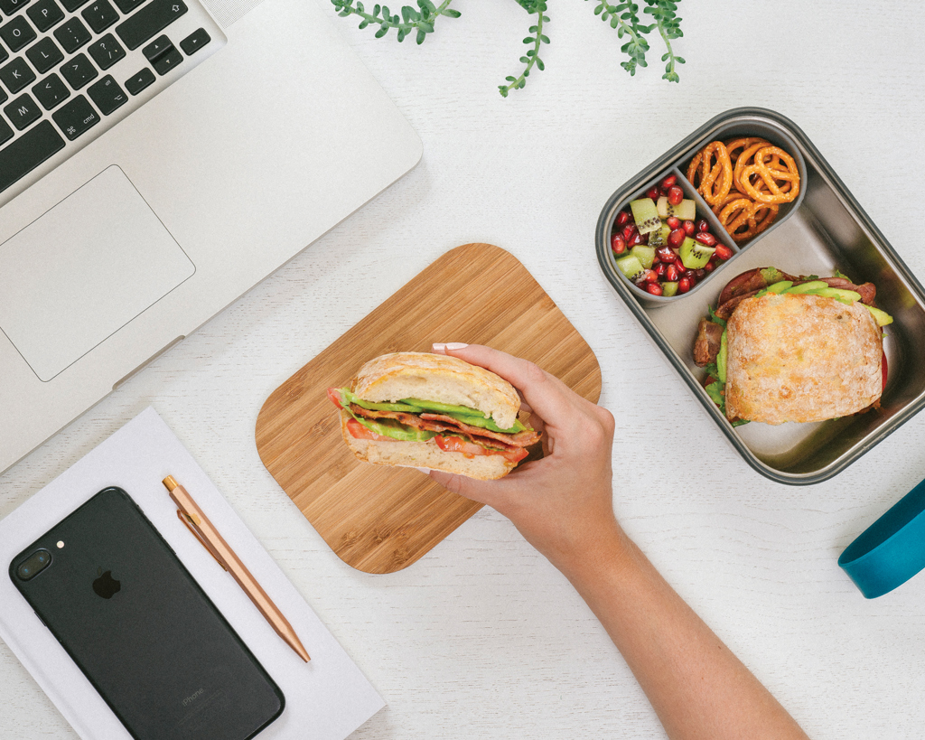 Black+Blum Sandwich-Box groß aus Edelstahl mit Bambusdeckel — bedruckbar Black+Blum Sandwich-Box groß aus Edelstahl mit Bambusdeckel — bedruckbar