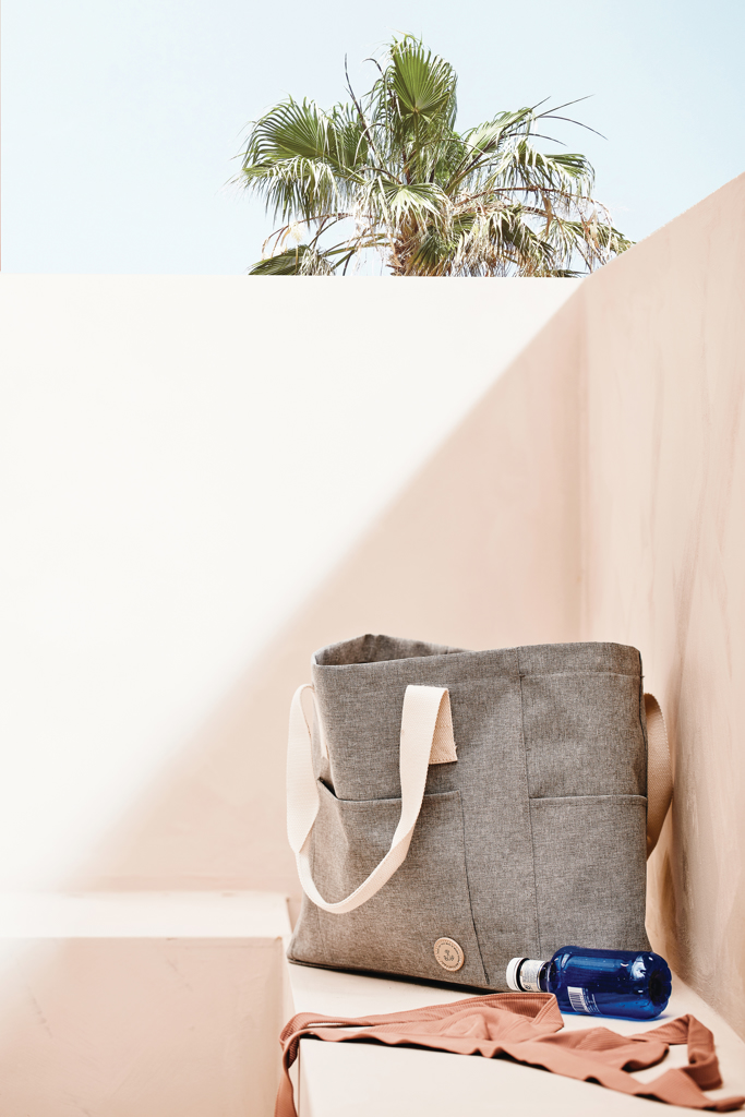 VINGA Sortino Strandtasche aus PET mit Reißverschlussfach VINGA Sortino Strandtasche aus PET mit Reißverschlussfach