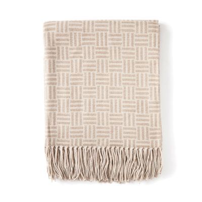 VINGA Lenox Jacquard-Decke 130 × 170 cm aus Acryl, bestickbar