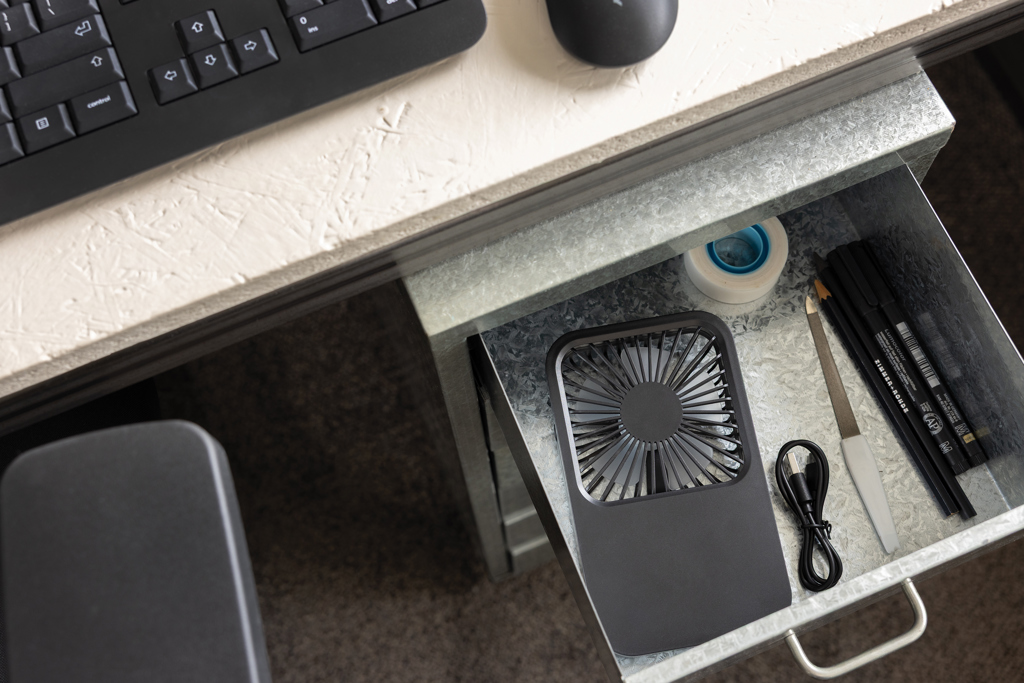 Aervina Tischventilator mit Akku, USB-C, 58% recyceltes ABS, mit Logo bedruckbar (XD Collection) Aervina Tischventilator mit Akku, USB-C, 58% recyceltes ABS, mit Logo bedruckbar (XD Collection)