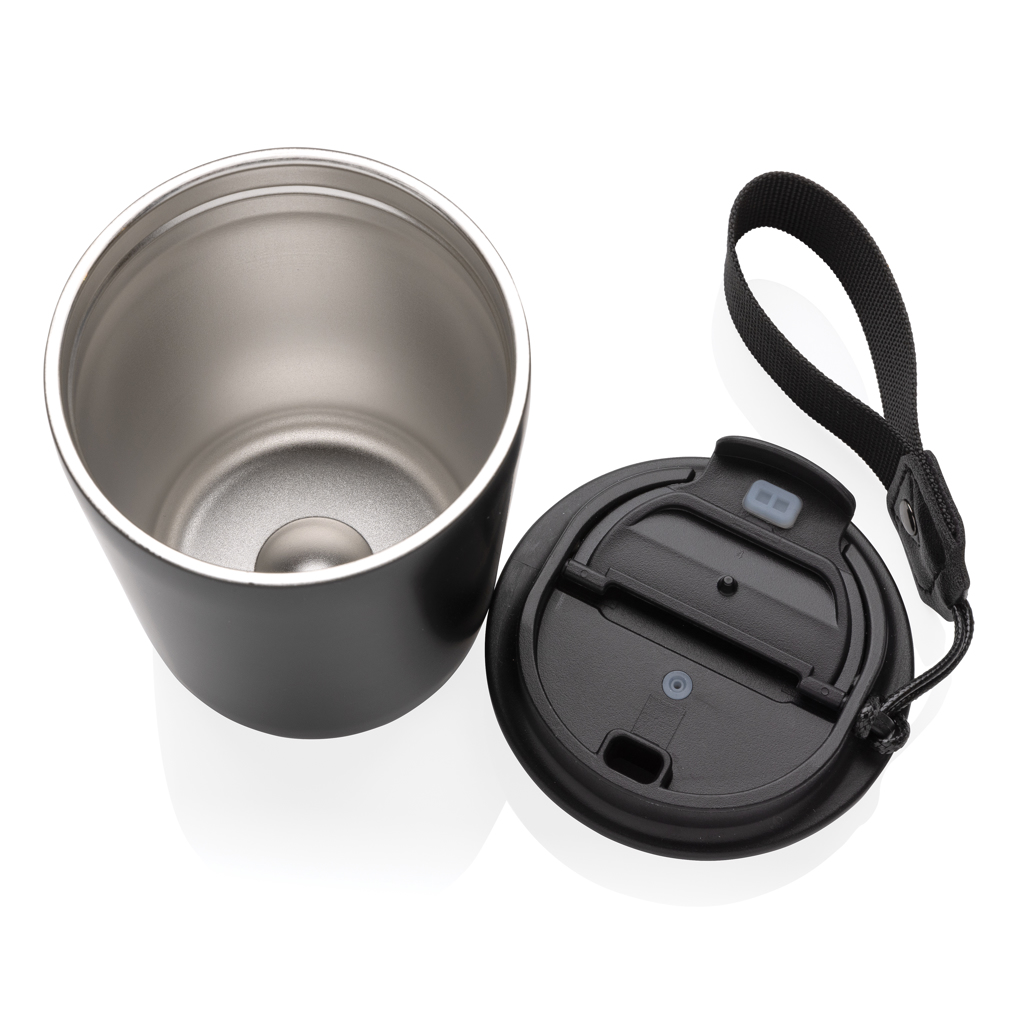 XD Collection Cuppa Vakuumbecher 380 ml aus RCS-Edelstahl mit Umhängeband – inkl. Lasergravur oder 360°-Digitaldruck XD Collection Cuppa Vakuumbecher 380 ml aus RCS-Edelstahl mit Umhängeband – inkl. Lasergravur oder 360°-Digitaldruck