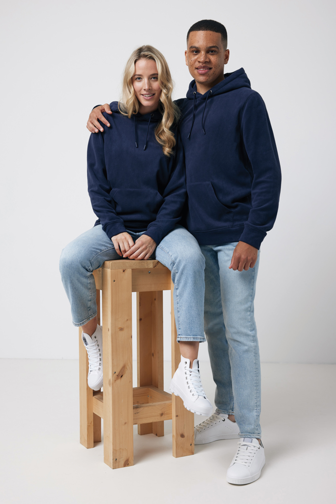 iqoniq Trivor Unisex-Mikrofleece-Hoodie aus 100% recyceltem Polyester, mit Stickerei oder Aufnäher veredelbar