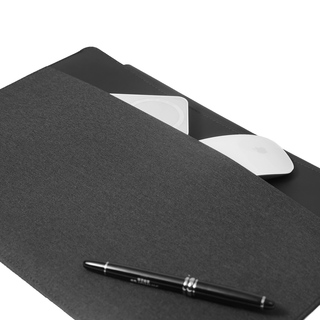 XD Design 14 Zoll Mobile Office Sleeve mit Klapp-Ständer, recyceltes PET