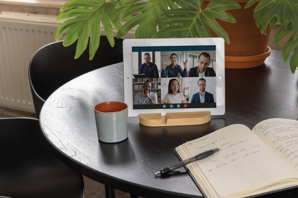 Bambus Schreibtisch-Halter für Smartphone & Tablet – braun