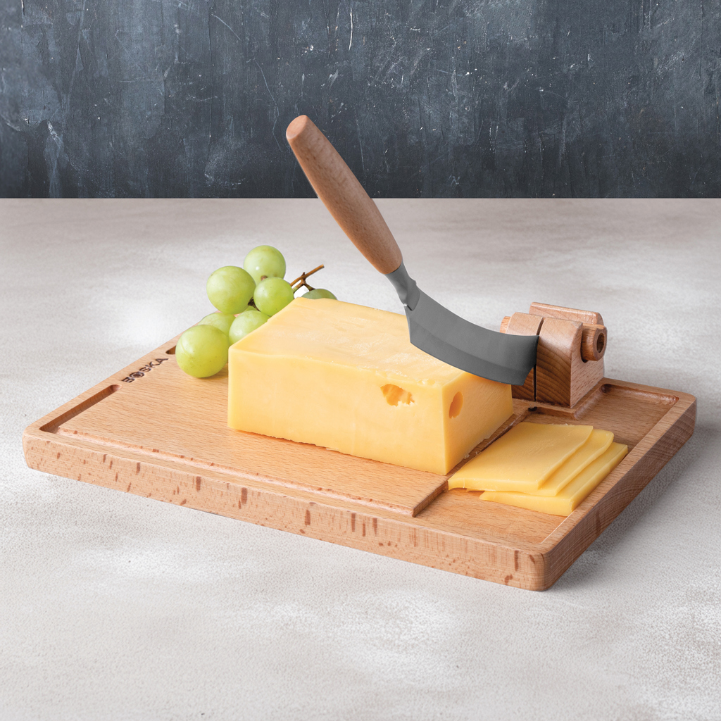 Boska Käseschneider Lumberjack Amigo – Holzbrett mit Edelstahlmesser, mit Gravur