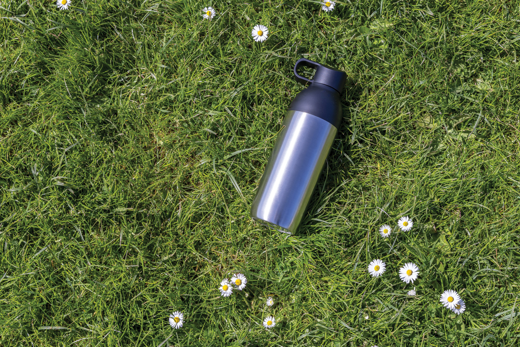 XD Xclusive Flow Vakuumflasche 540 ml aus RCS-recyceltem Edelstahl, bedruckbar