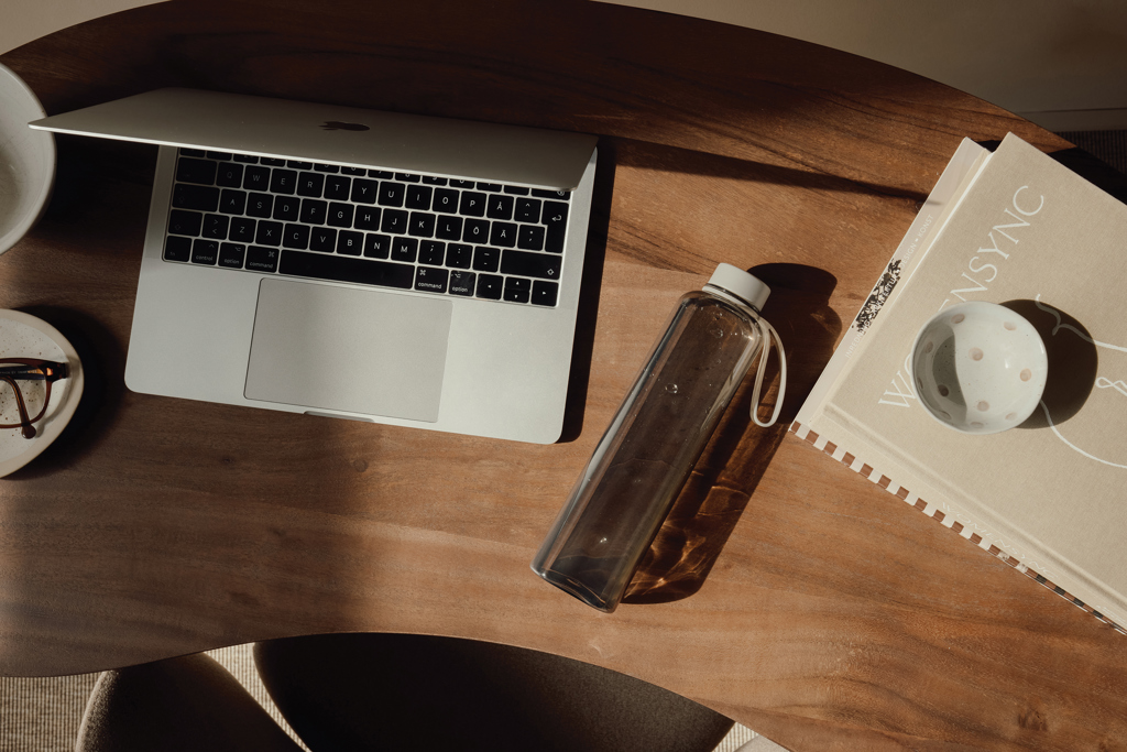 VINGA Arch Trinkflasche 550 ml aus 85 % recyceltem rPET (RCS)